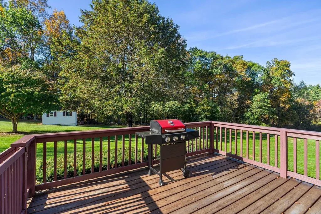 5 Pheasant Run Kingston NH 03848