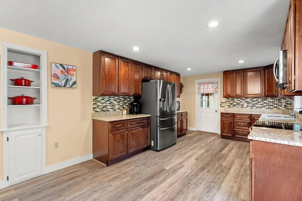 5 Pheasant Run Kingston NH 03848