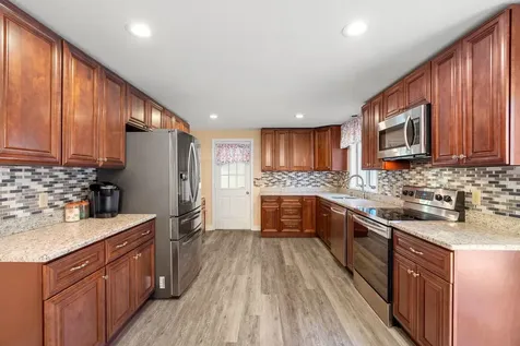 5 Pheasant Run Kingston NH 03848