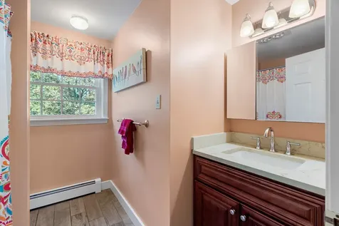 5 Pheasant Run Kingston NH 03848