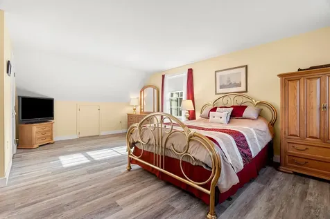 5 Pheasant Run Kingston NH 03848