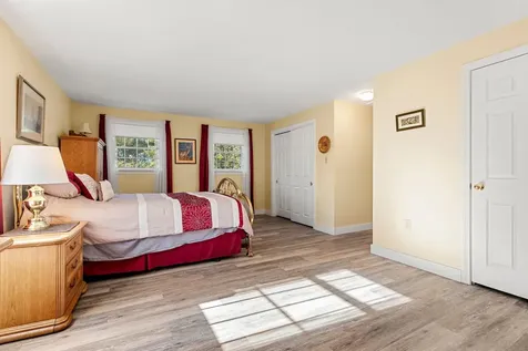 5 Pheasant Run Kingston NH 03848