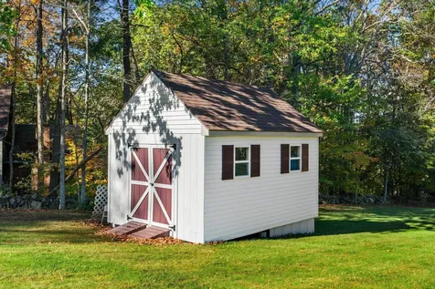 5 Pheasant Run Kingston NH 03848