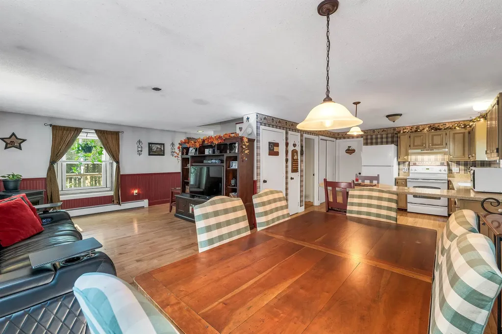 3 Saddlepath Road Raymond NH 03077