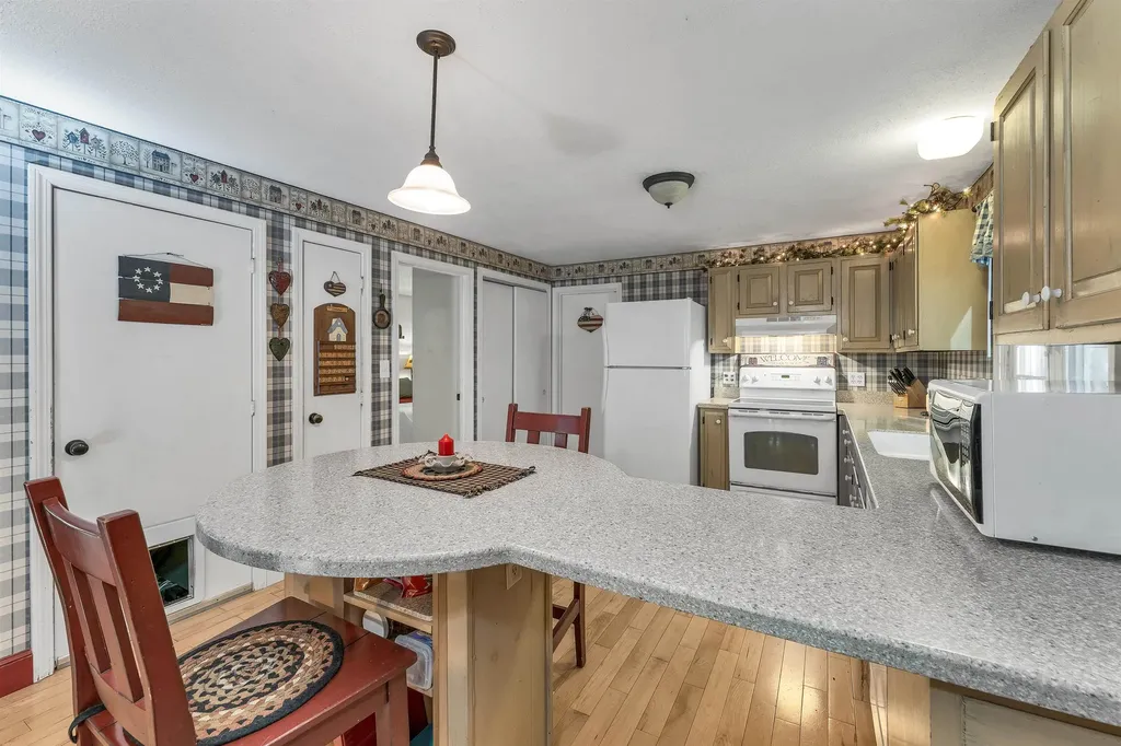 3 Saddlepath Road Raymond NH 03077