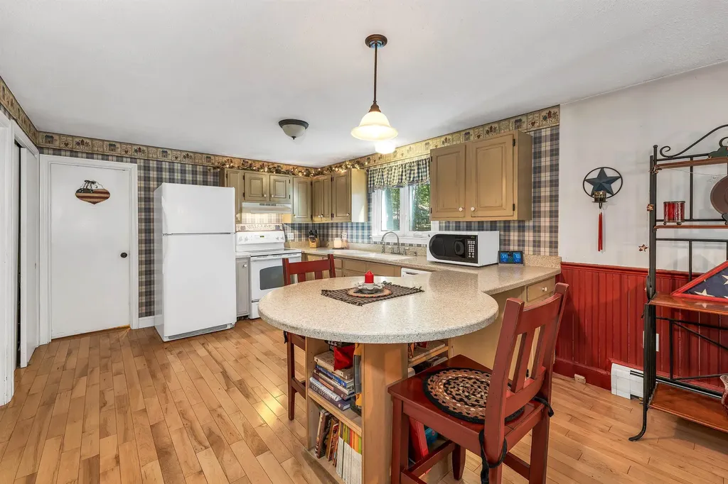 3 Saddlepath Road Raymond NH 03077