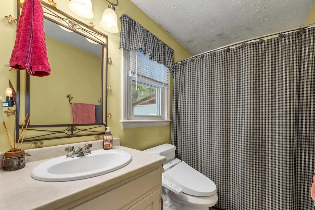 3 Saddlepath Road Raymond NH 03077