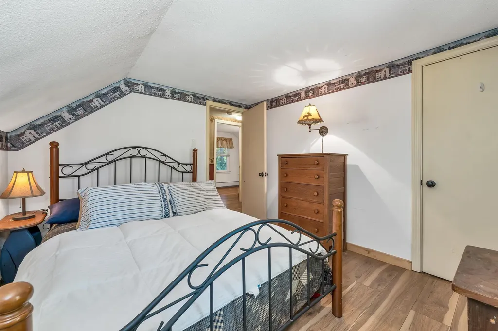 3 Saddlepath Road Raymond NH 03077