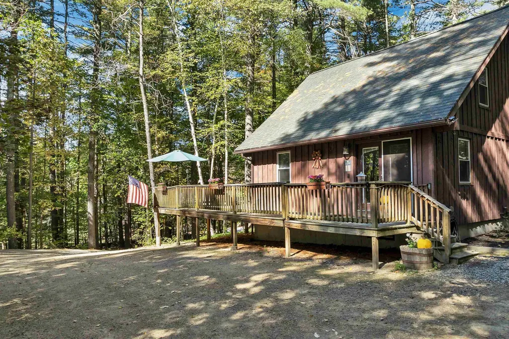 3 Saddlepath Road Raymond NH 03077