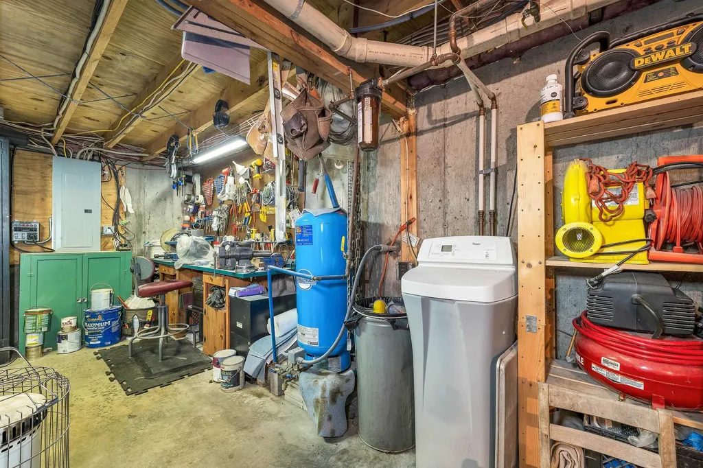 3 Saddlepath Road Raymond NH 03077