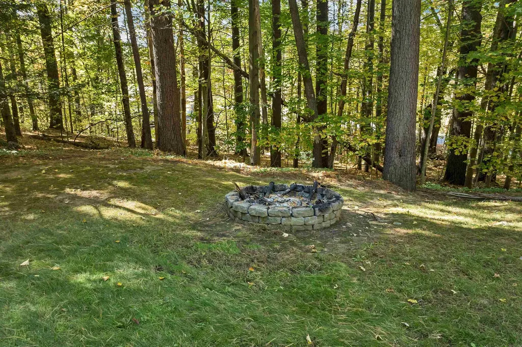 3 Saddlepath Road Raymond NH 03077