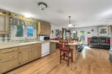 3 Saddlepath Road Raymond NH 03077