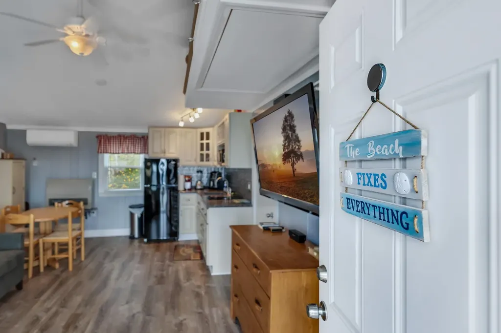 522 Ocean Boulevard Hampton NH 03842-3641