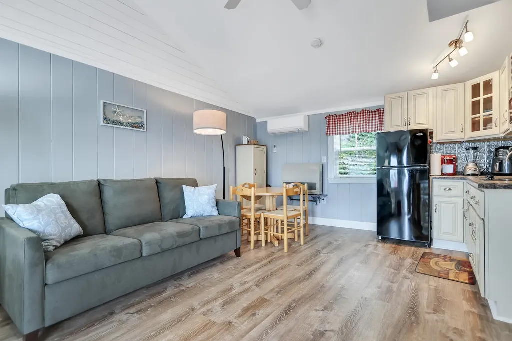 522 Ocean Boulevard Hampton NH 03842-3641