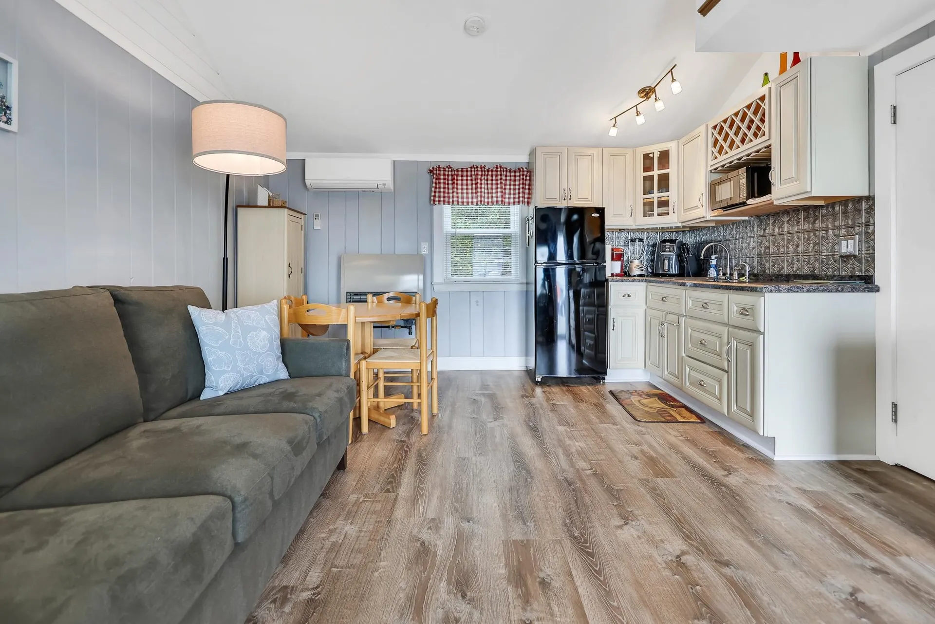 522 Ocean Boulevard Hampton NH 03842-3641