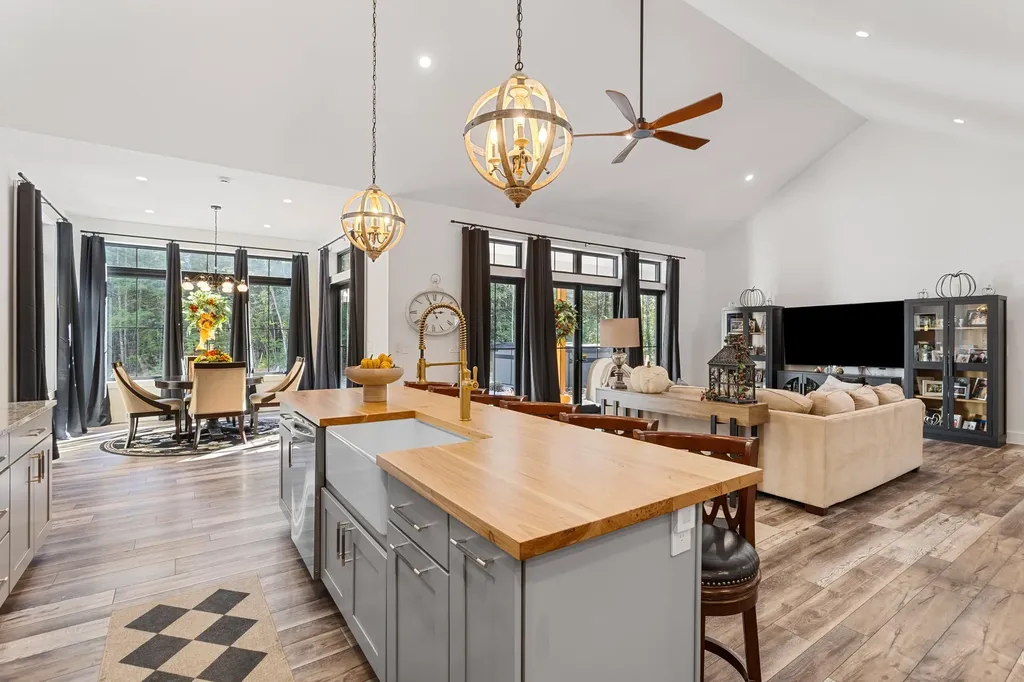 123 Oxbow Lane Conway NH 03818