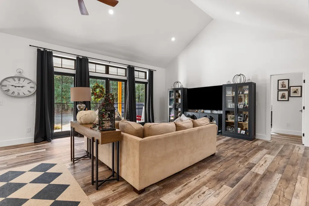 123 Oxbow Lane Conway NH 03818