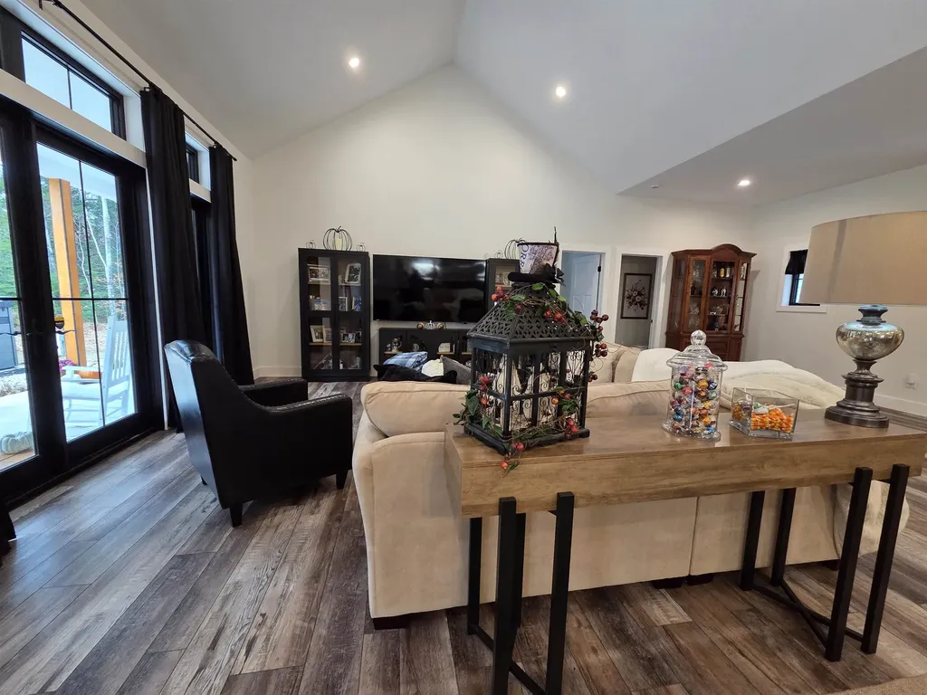 123 Oxbow Lane Conway NH 03818