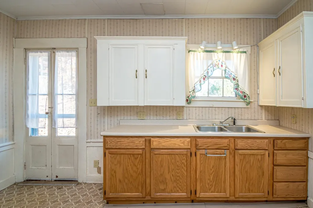 19 Elm Street Whitefield NH 03598