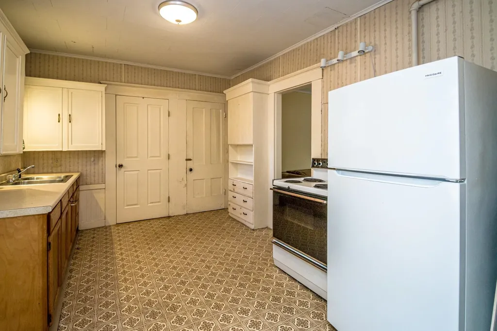 19 Elm Street Whitefield NH 03598