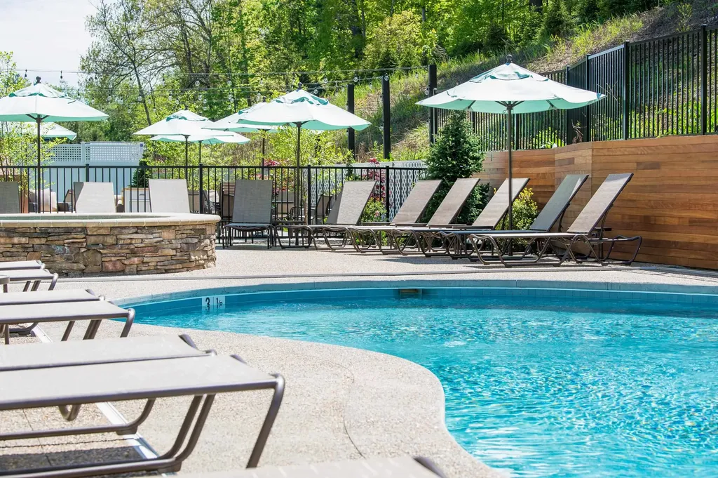 15 Grand Avenue Bedford NH 03110