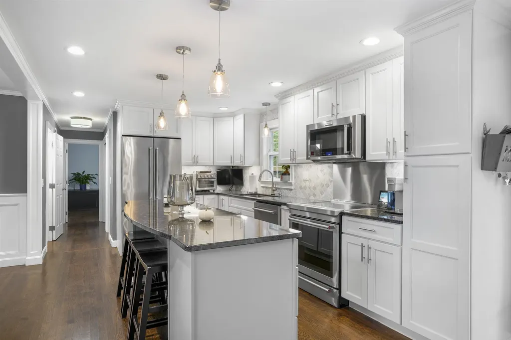 17 Winter Circle Litchfield NH 03052