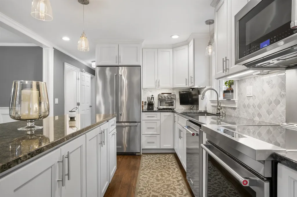 17 Winter Circle Litchfield NH 03052