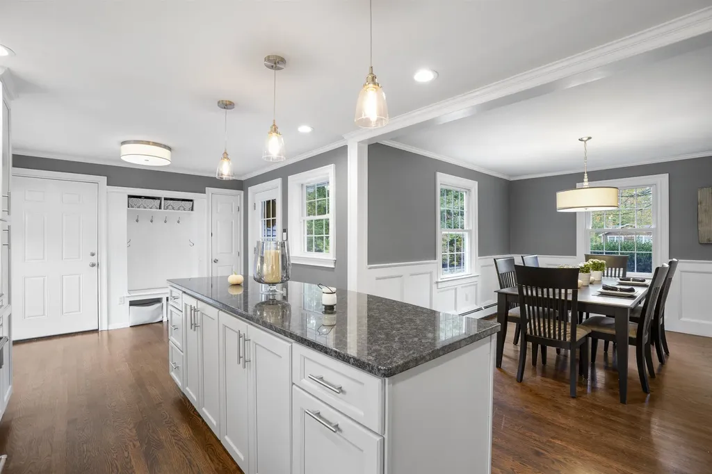 17 Winter Circle Litchfield NH 03052