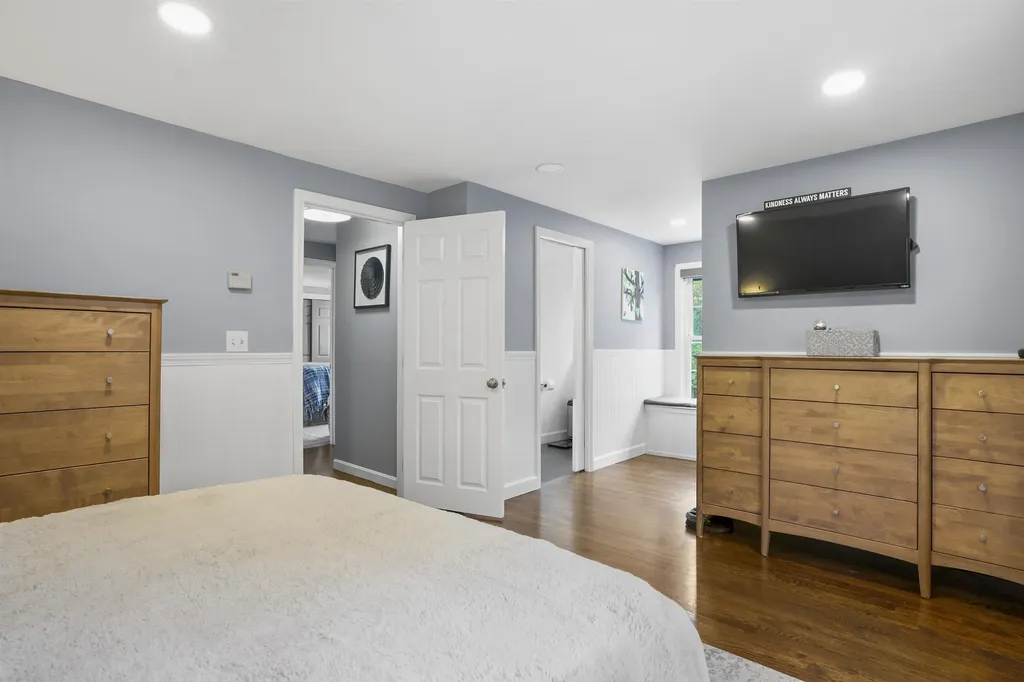 17 Winter Circle Litchfield NH 03052