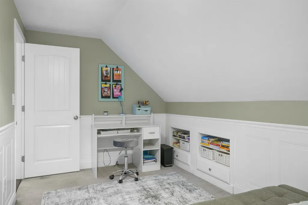 17 Winter Circle Litchfield NH 03052