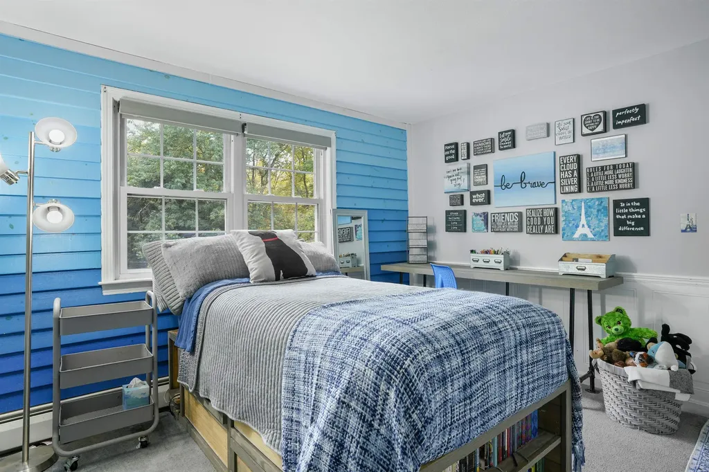 17 Winter Circle Litchfield NH 03052