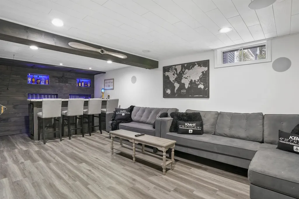 17 Winter Circle Litchfield NH 03052