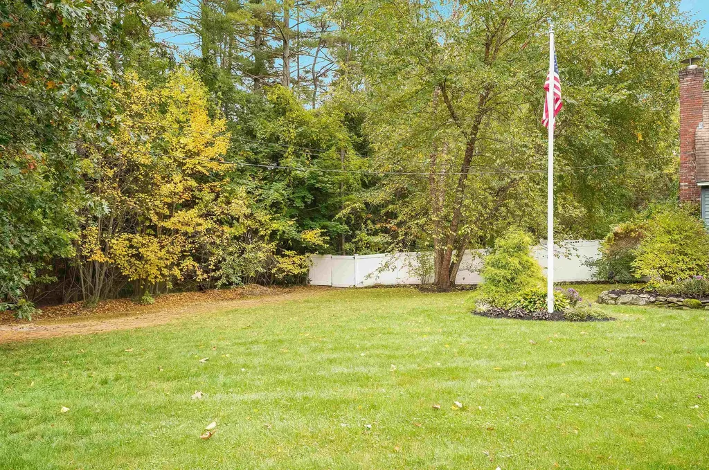 17 Winter Circle Litchfield NH 03052