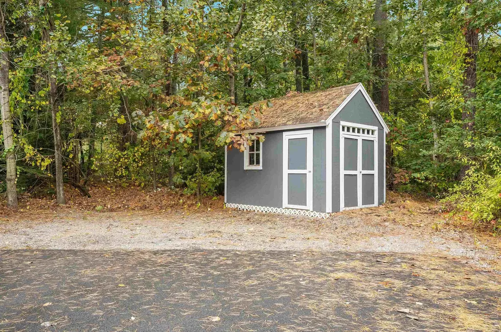 17 Winter Circle Litchfield NH 03052