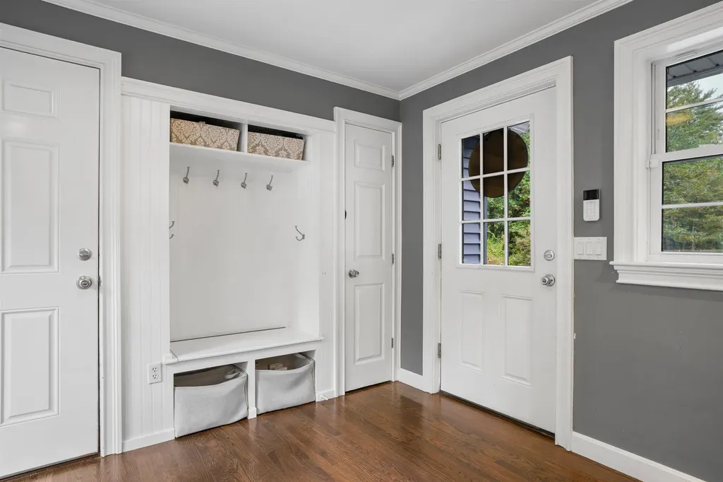 17 Winter Circle Litchfield NH 03052