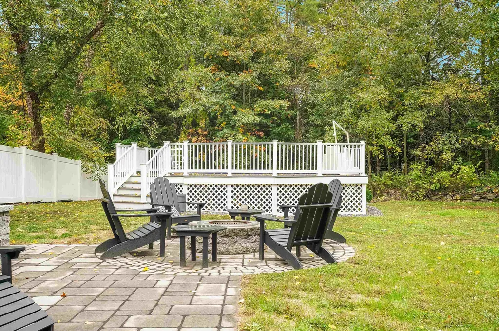 17 Winter Circle Litchfield NH 03052