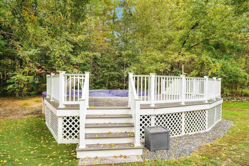 17 Winter Circle Litchfield NH 03052