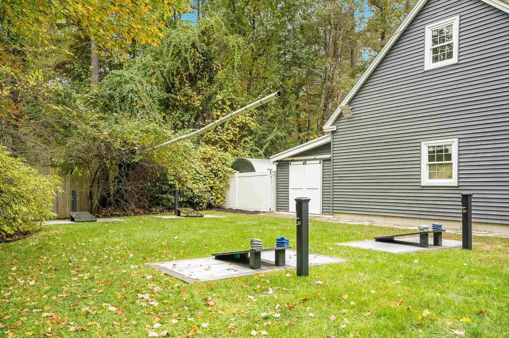 17 Winter Circle Litchfield NH 03052