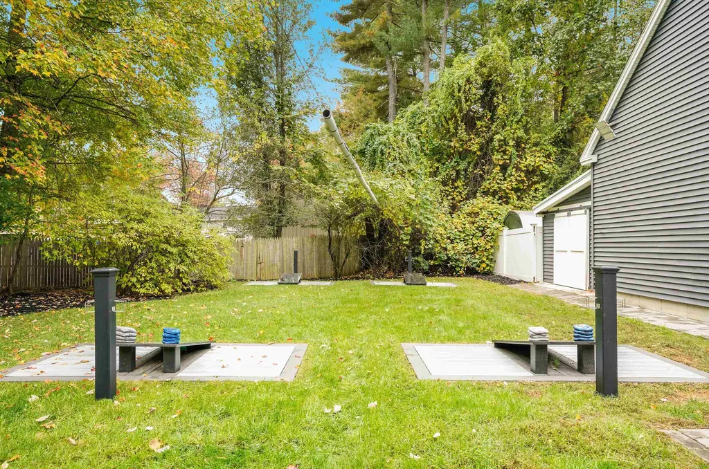 17 Winter Circle Litchfield NH 03052