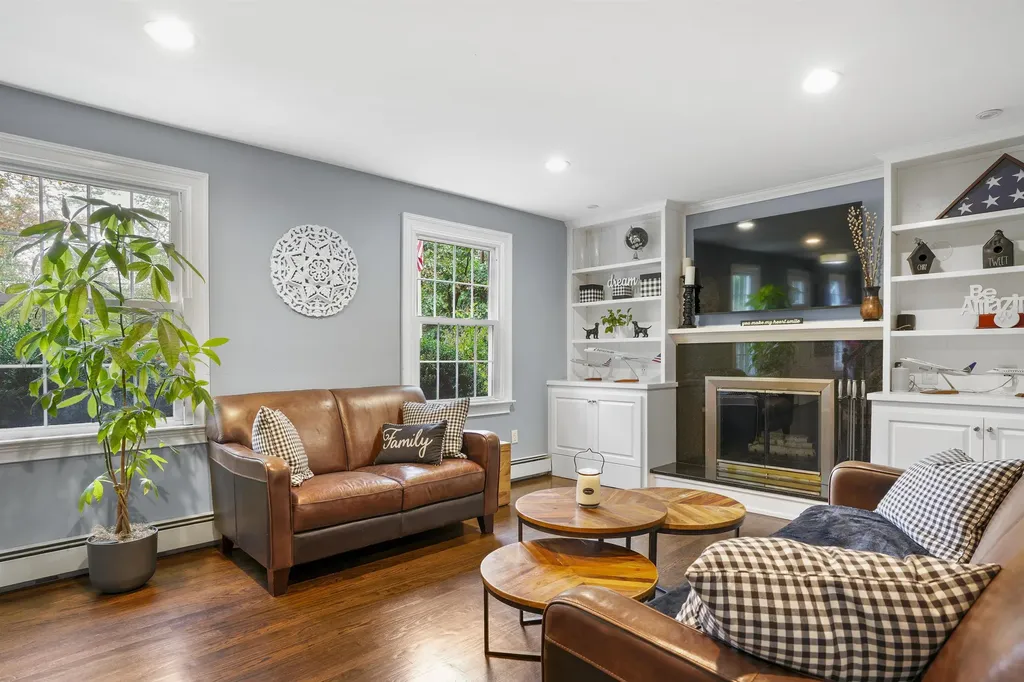 17 Winter Circle Litchfield NH 03052