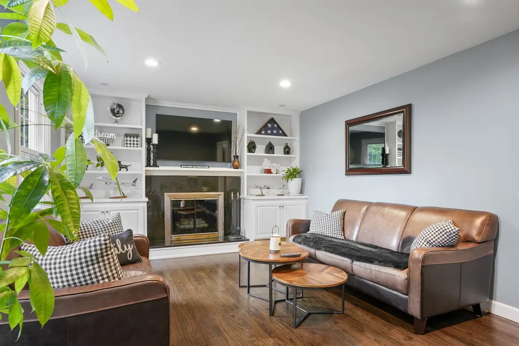 17 Winter Circle Litchfield NH 03052