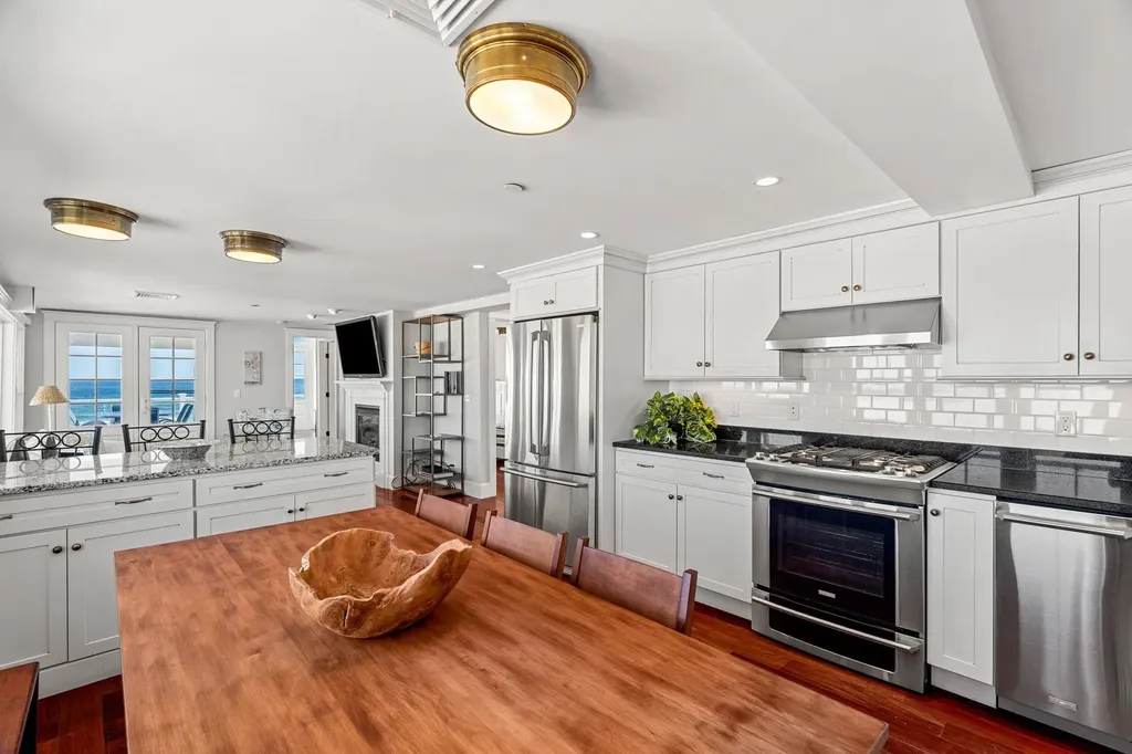 10 Haverhill Avenue Hampton NH 03842