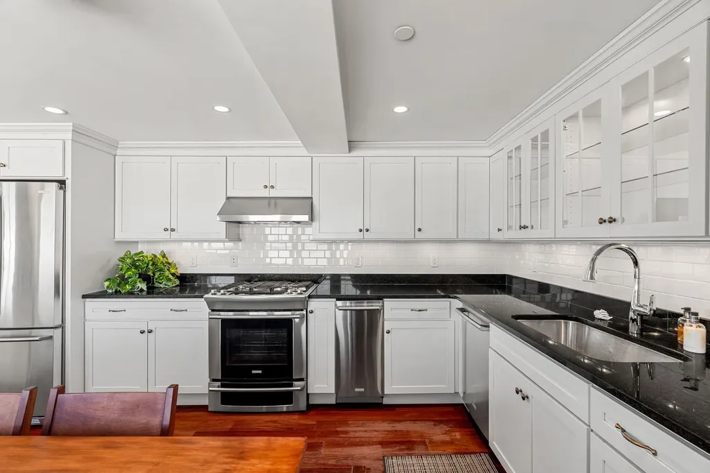 10 Haverhill Avenue Hampton NH 03842