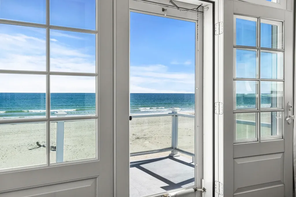 10 Haverhill Avenue Hampton NH 03842