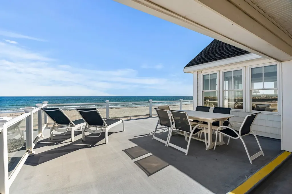 10 Haverhill Avenue Hampton NH 03842