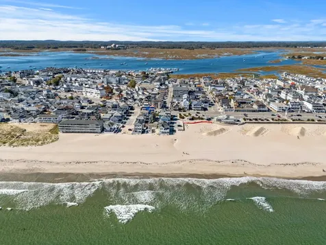 10 Haverhill Avenue Hampton NH 03842