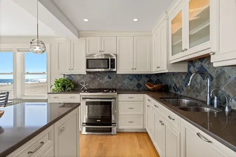 10 Haverhill Avenue Hampton NH 03842