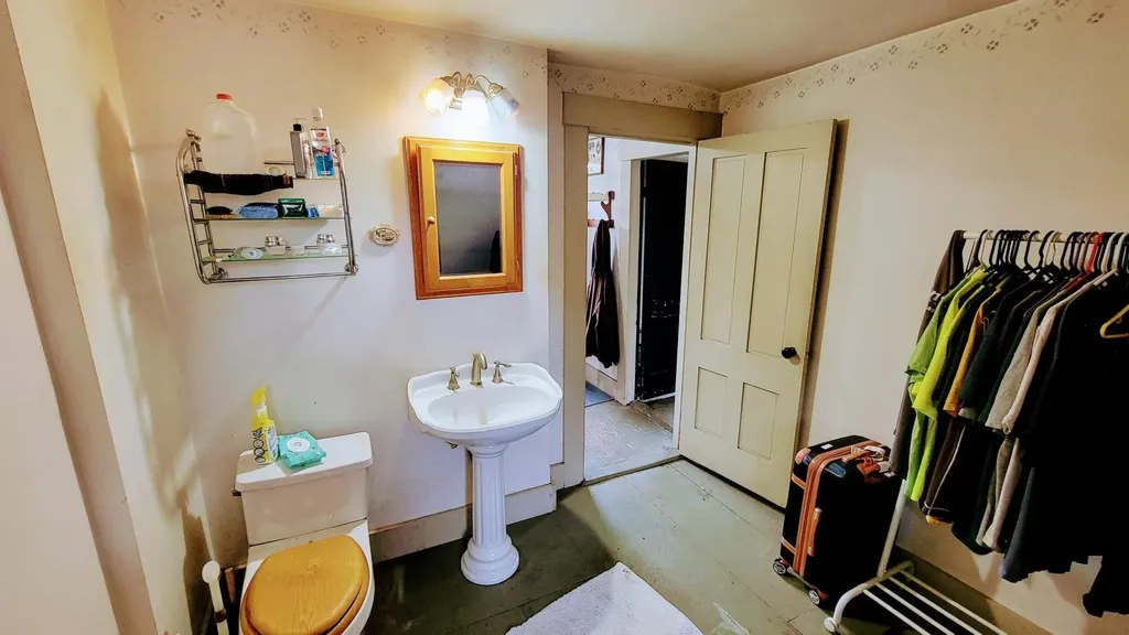 624 South Stark Highway Weare NH 03281