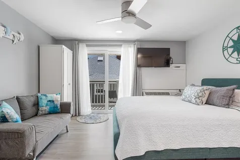 6 Ashworth Avenue Hampton NH 03842