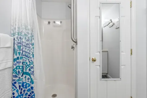 6 Ashworth Avenue Hampton NH 03842